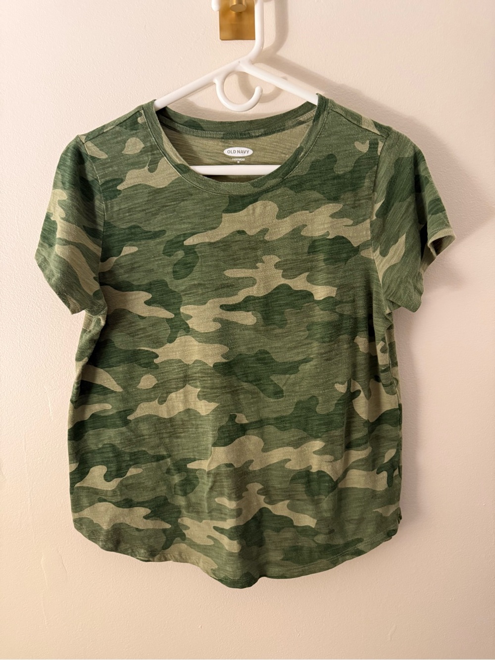 Old Navy Women's Olive & Light Green Camo Short Sleeve Tee